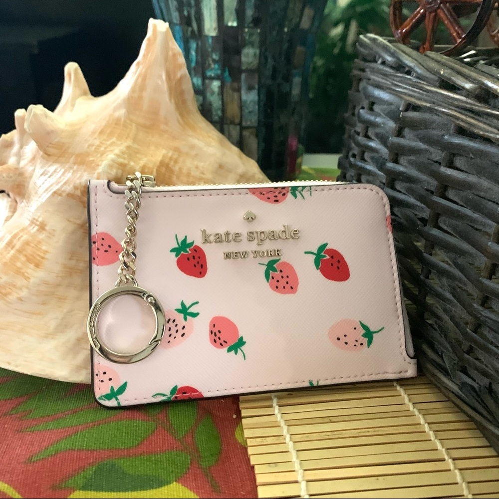 🎥 kate spade wild strawberries L-zip card holder